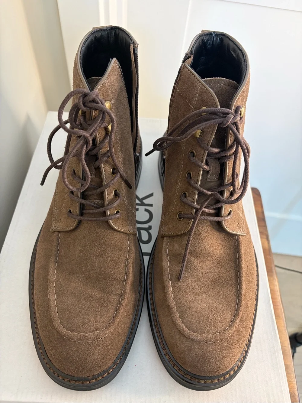 NIB Men’s Suede Lace Up Brown Boots. Size 10.5M